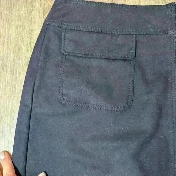 Ann Taylor short navy skirt, size 10 - Picture 2 of 5